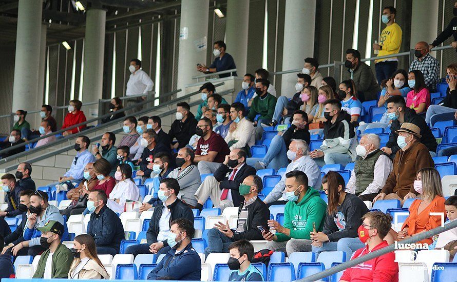 GALERÍA / El Puente Genil se lleva el derbi en el estadio Ciudad de Lucena en un partido con más emoción que ocasiones (0-1)