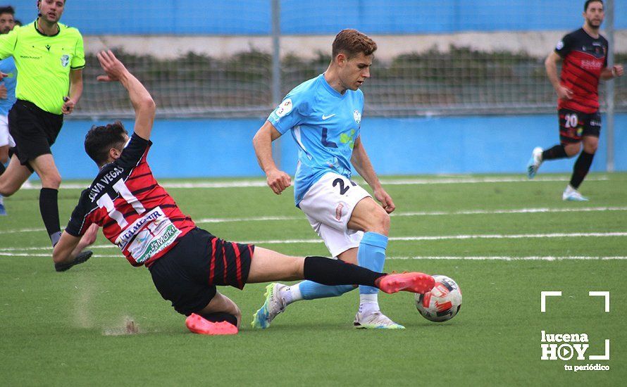 GALERÍA / El Puente Genil se lleva el derbi en el estadio Ciudad de Lucena en un partido con más emoción que ocasiones (0-1)