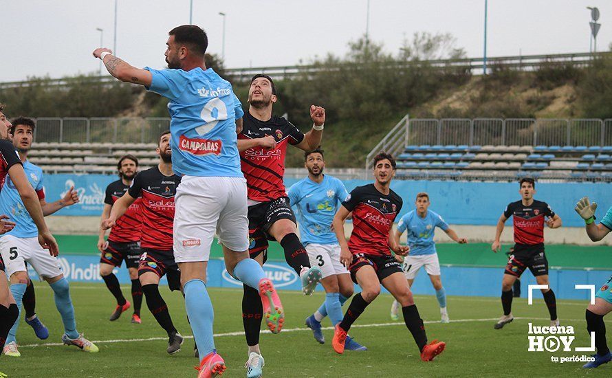 GALERÍA / El Puente Genil se lleva el derbi en el estadio Ciudad de Lucena en un partido con más emoción que ocasiones (0-1)