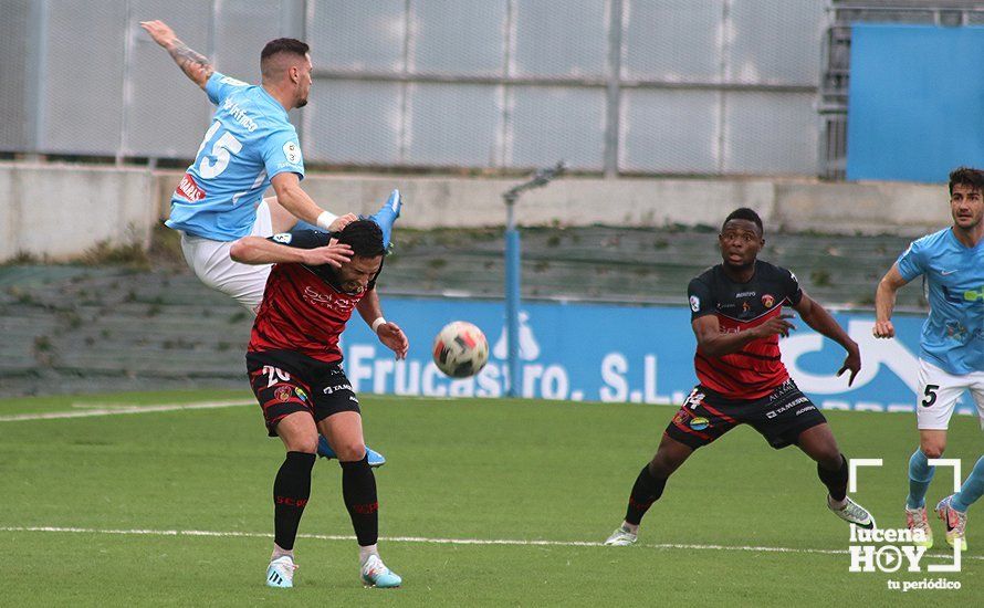 GALERÍA / El Puente Genil se lleva el derbi en el estadio Ciudad de Lucena en un partido con más emoción que ocasiones (0-1)