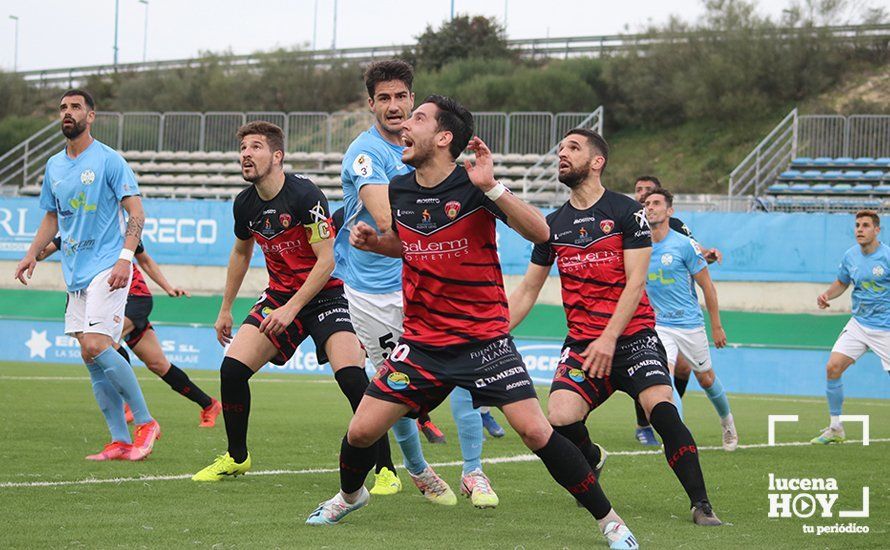 GALERÍA / El Puente Genil se lleva el derbi en el estadio Ciudad de Lucena en un partido con más emoción que ocasiones (0-1)