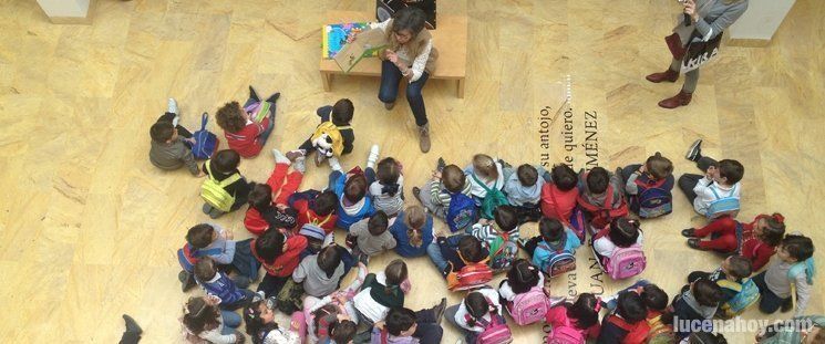  La biblioteca acoge un taller para "aprender a contar cuentos" a niños 