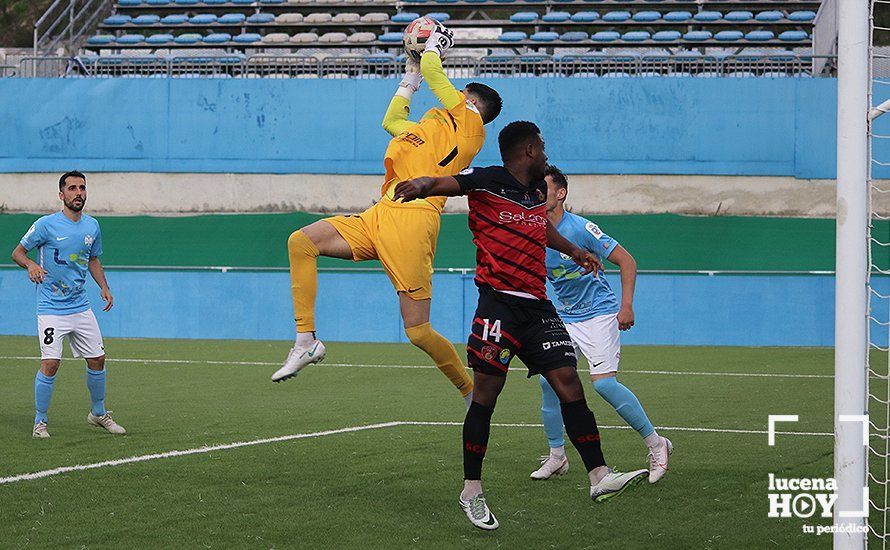 GALERÍA / El Puente Genil se lleva el derbi en el estadio Ciudad de Lucena en un partido con más emoción que ocasiones (0-1)