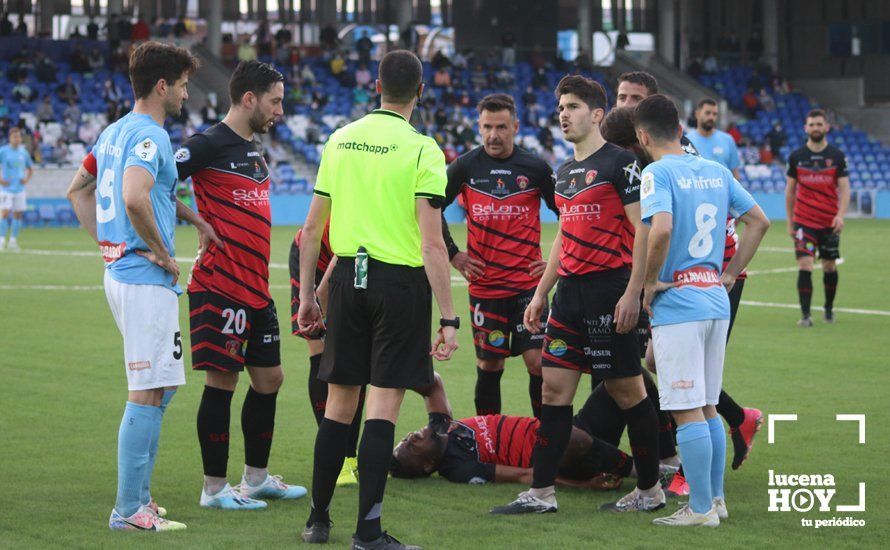 GALERÍA / El Puente Genil se lleva el derbi en el estadio Ciudad de Lucena en un partido con más emoción que ocasiones (0-1)