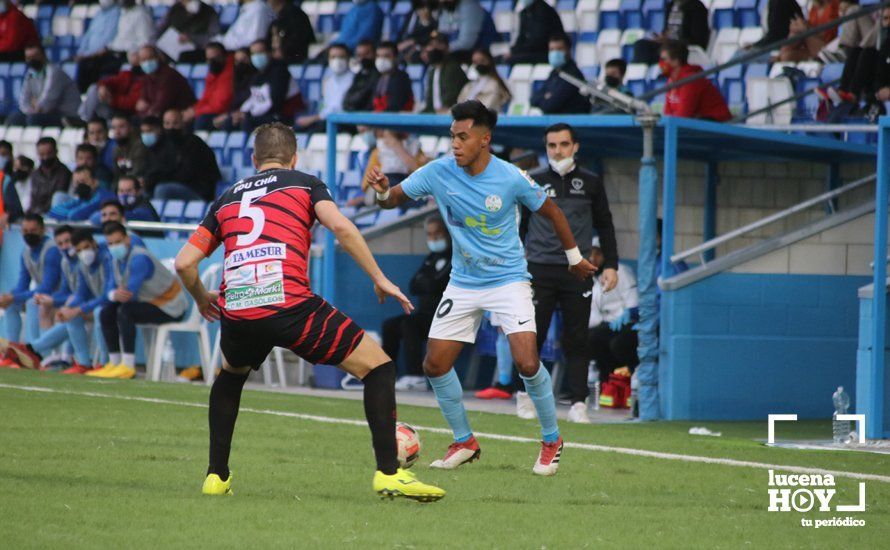 GALERÍA / El Puente Genil se lleva el derbi en el estadio Ciudad de Lucena en un partido con más emoción que ocasiones (0-1)