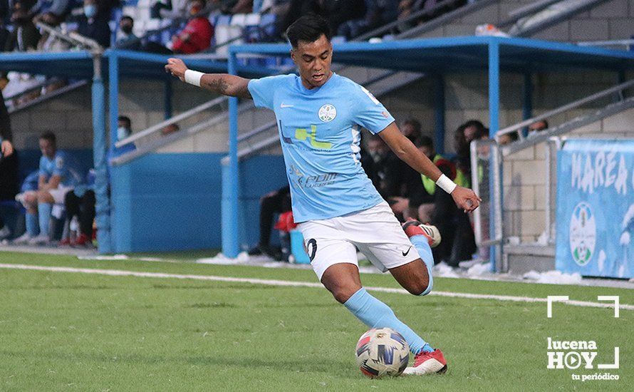 GALERÍA / El Puente Genil se lleva el derbi en el estadio Ciudad de Lucena en un partido con más emoción que ocasiones (0-1)