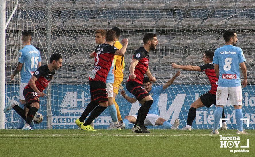 GALERÍA / El Puente Genil se lleva el derbi en el estadio Ciudad de Lucena en un partido con más emoción que ocasiones (0-1)