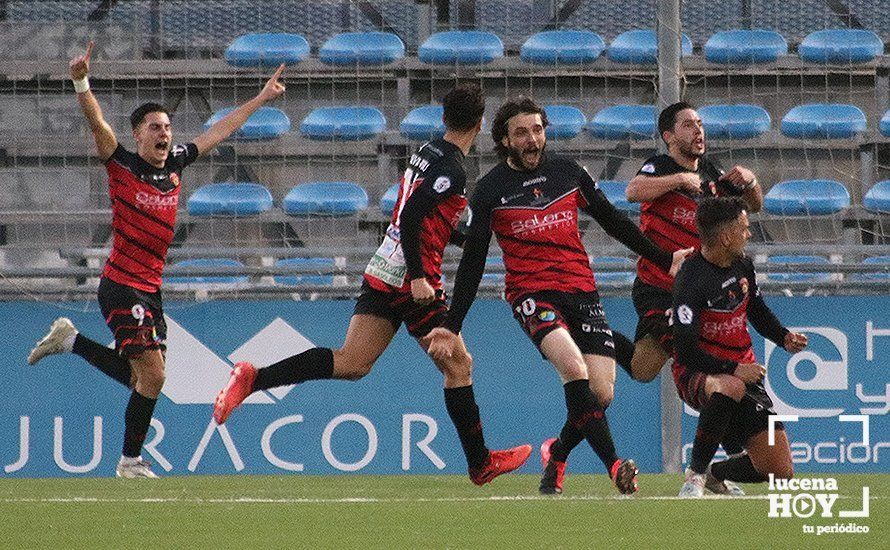 GALERÍA / El Puente Genil se lleva el derbi en el estadio Ciudad de Lucena en un partido con más emoción que ocasiones (0-1)