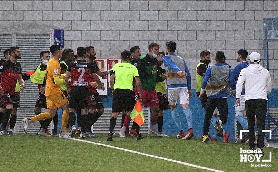 GALERÍA / El Puente Genil se lleva el derbi en el estadio Ciudad de Lucena en un partido con más emoción que ocasiones (0-1)