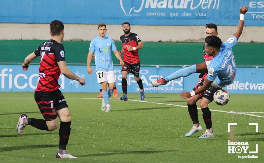 GALERÍA / El Puente Genil se lleva el derbi en el estadio Ciudad de Lucena en un partido con más emoción que ocasiones (0-1)