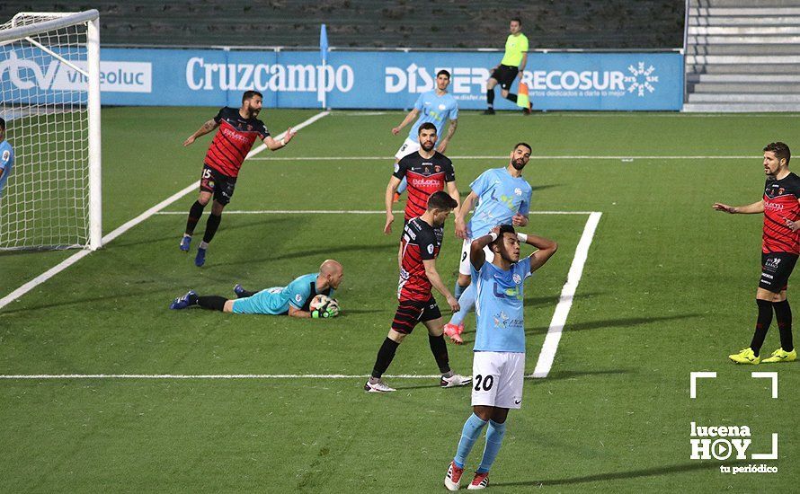 GALERÍA / El Puente Genil se lleva el derbi en el estadio Ciudad de Lucena en un partido con más emoción que ocasiones (0-1)