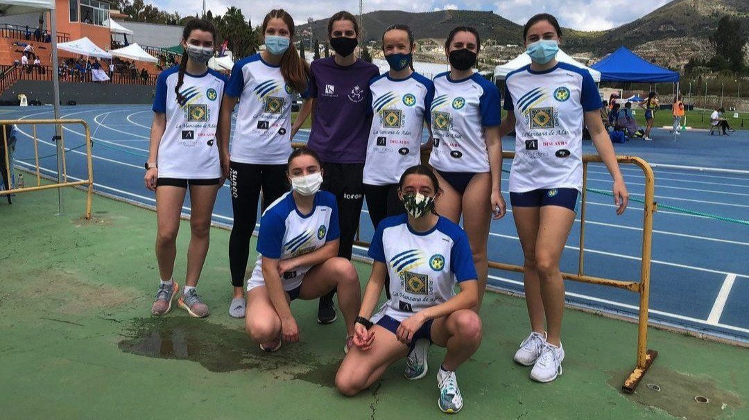  Equipo femenino del Club de Atletismo Surco Lucena durante su cita en Motril 
