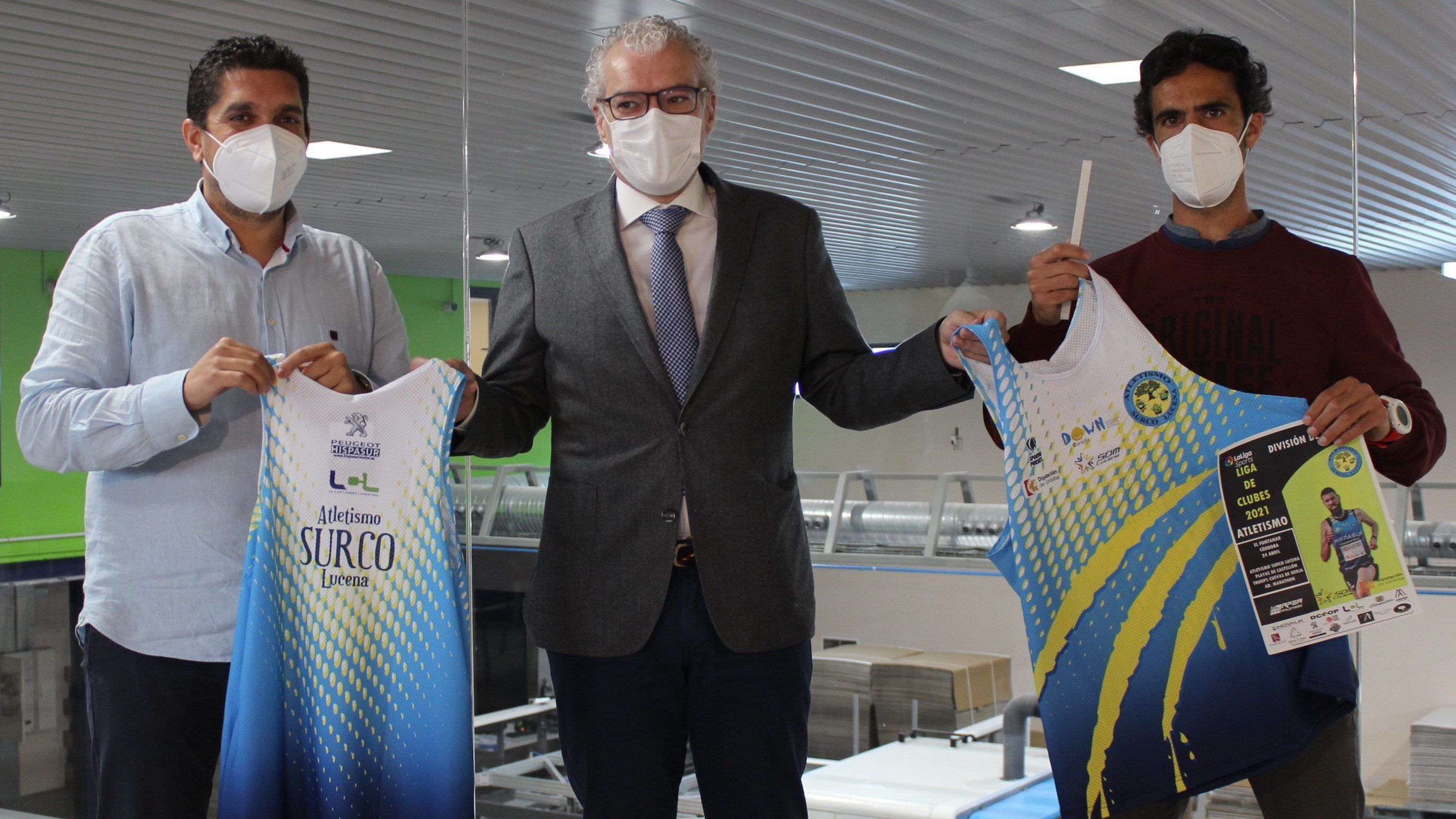  Alberto Lora, Javier Alba y Diego de la Fuente durante la presentación del campeonato y de las nuevas equipaciones en La Cartonera Lucentina 