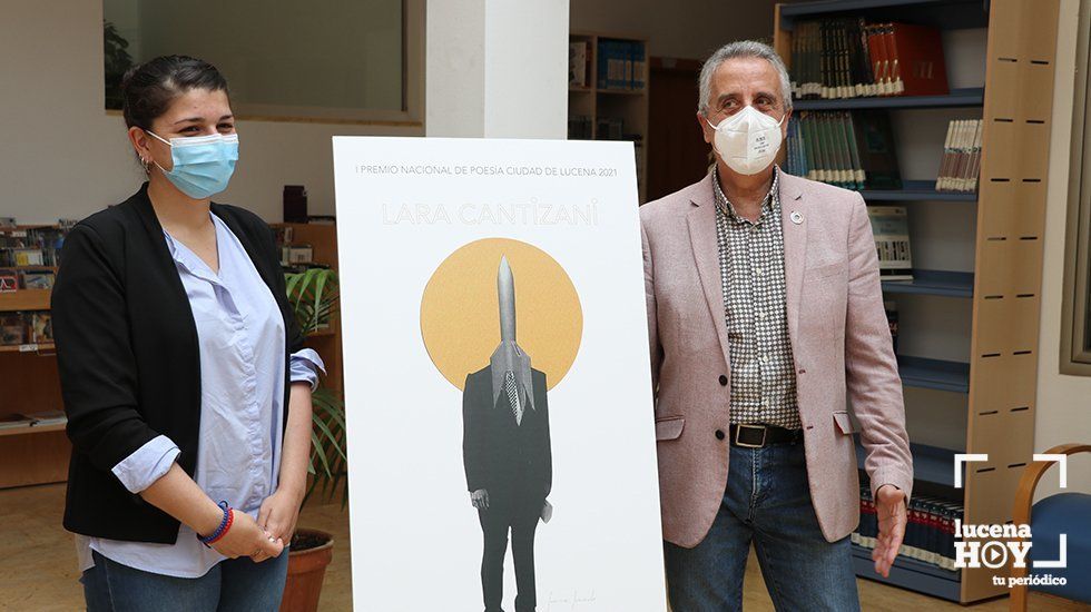  Mamen Beato y Juan Pérez durante la presentación del I Premio Nacional de Poesía Lara Cantizani 