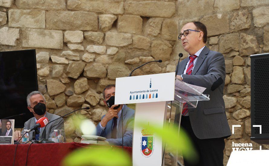 GALERÍA: 51 homenajes a Manolo Lara Cantizani en el libro "Fe, energía. Coloreando arcángeles, el tigre impar" presentado en el Castillo de Lucena