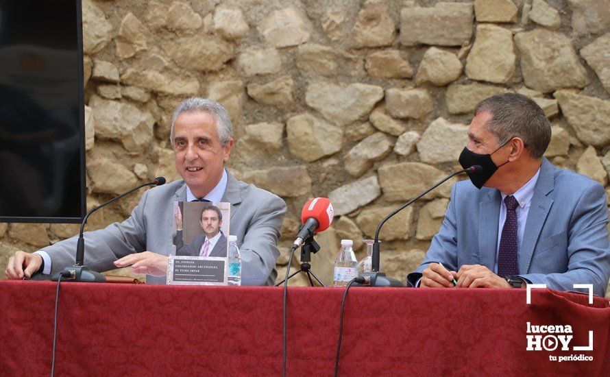 GALERÍA: 51 homenajes a Manolo Lara Cantizani en el libro "Fe, energía. Coloreando arcángeles, el tigre impar" presentado en el Castillo de Lucena