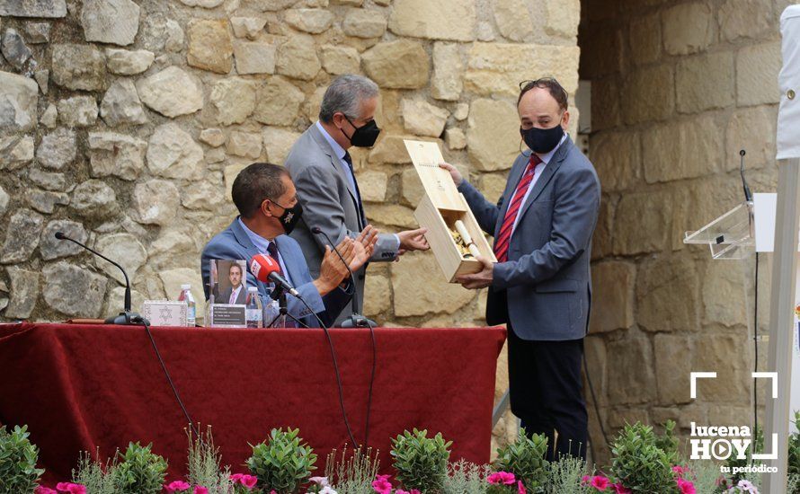 GALERÍA: 51 homenajes a Manolo Lara Cantizani en el libro "Fe, energía. Coloreando arcángeles, el tigre impar" presentado en el Castillo de Lucena