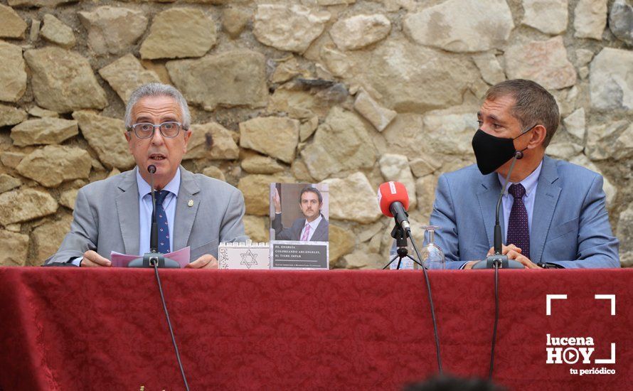 GALERÍA: 51 homenajes a Manolo Lara Cantizani en el libro "Fe, energía. Coloreando arcángeles, el tigre impar" presentado en el Castillo de Lucena