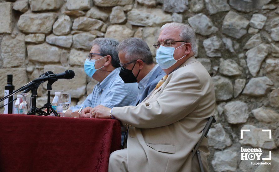 GALERÍA: Antonio Rivas aúna poesía y flamenco en la presentación en el Castillo de Lucena de su último poemario "Calle Huertas y Pabellones"