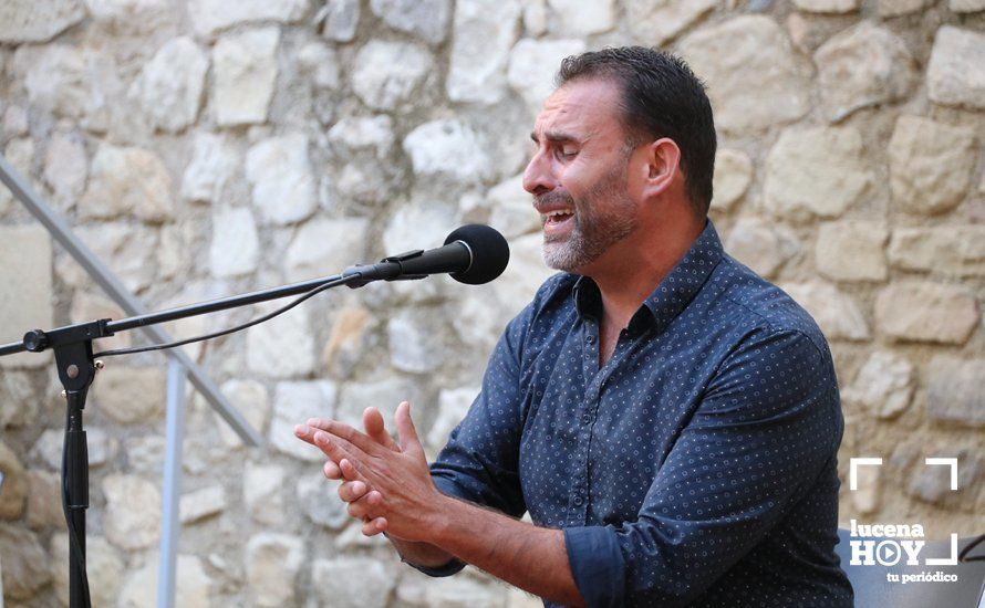 GALERÍA: Antonio Rivas aúna poesía y flamenco en la presentación en el Castillo de Lucena de su último poemario "Calle Huertas y Pabellones"