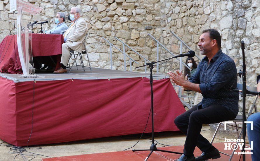 GALERÍA: Antonio Rivas aúna poesía y flamenco en la presentación en el Castillo de Lucena de su último poemario "Calle Huertas y Pabellones"