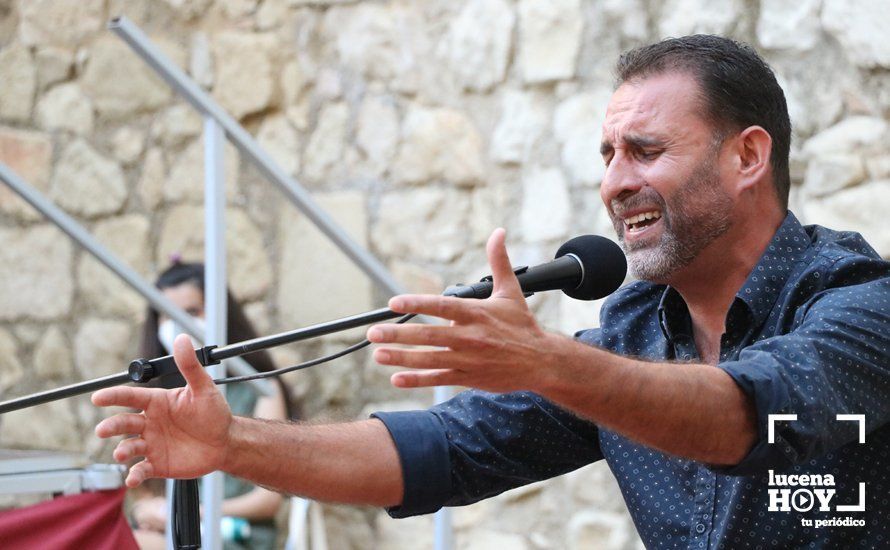 GALERÍA: Antonio Rivas aúna poesía y flamenco en la presentación en el Castillo de Lucena de su último poemario "Calle Huertas y Pabellones"