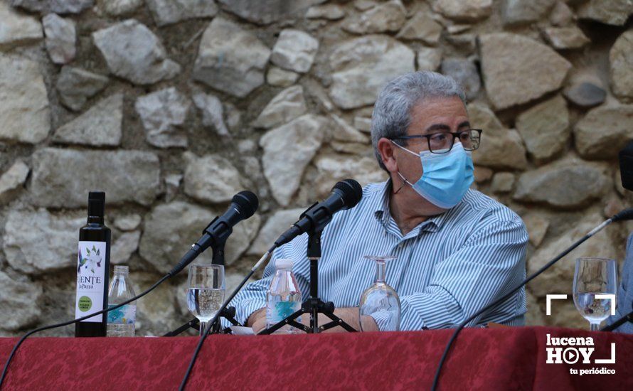 GALERÍA: Antonio Rivas aúna poesía y flamenco en la presentación en el Castillo de Lucena de su último poemario "Calle Huertas y Pabellones"