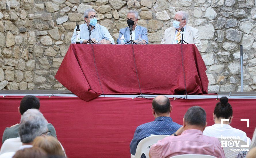 GALERÍA: Antonio Rivas aúna poesía y flamenco en la presentación en el Castillo de Lucena de su último poemario "Calle Huertas y Pabellones"