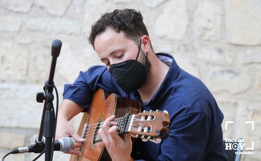 GALERÍA: Antonio Rivas aúna poesía y flamenco en la presentación en el Castillo de Lucena de su último poemario "Calle Huertas y Pabellones"