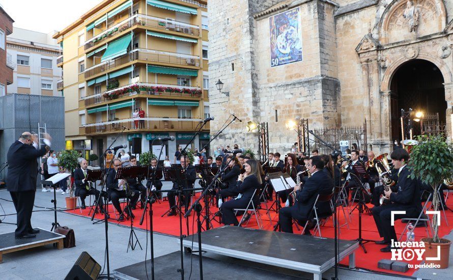 GALERÍA: La Banda de Música de Lucena y la Escuela Municipal de Música llevan su repertorio aracelitano a las puertas de San Mateo