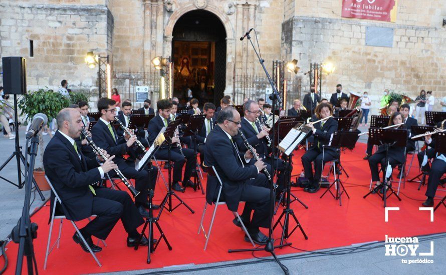 GALERÍA: La Banda de Música de Lucena y la Escuela Municipal de Música llevan su repertorio aracelitano a las puertas de San Mateo