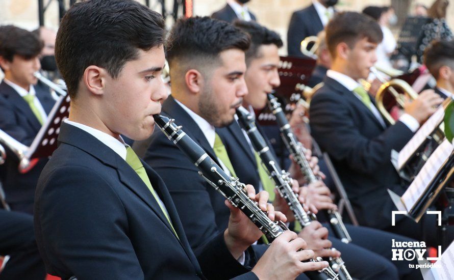 GALERÍA: La Banda de Música de Lucena y la Escuela Municipal de Música llevan su repertorio aracelitano a las puertas de San Mateo