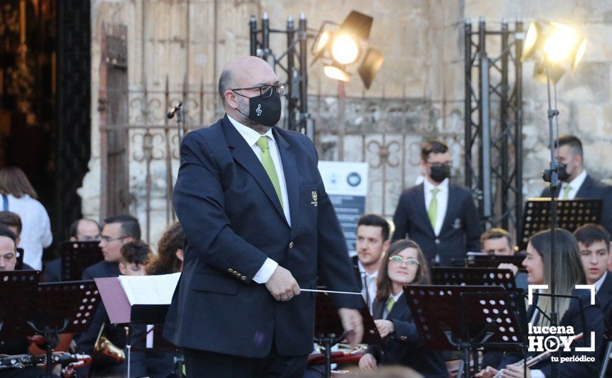 GALERÍA: La Banda de Música de Lucena y la Escuela Municipal de Música llevan su repertorio aracelitano a las puertas de San Mateo