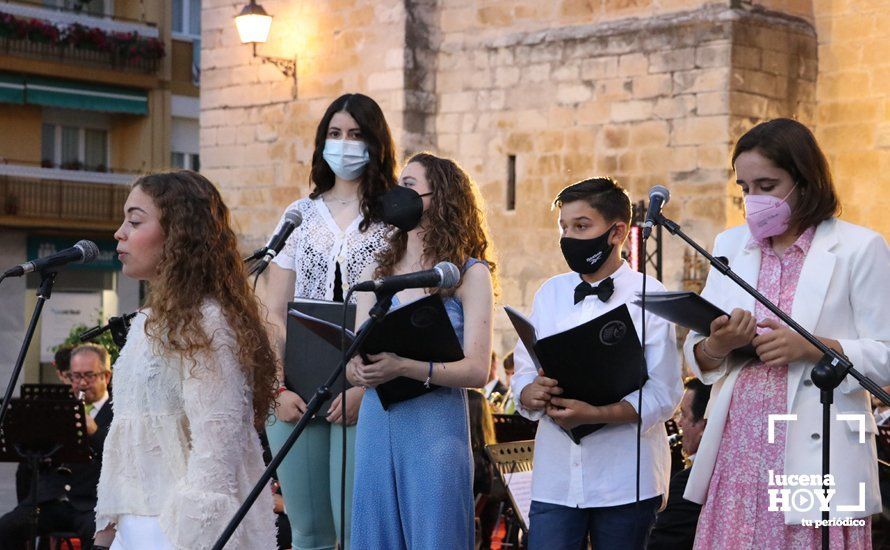 GALERÍA: La Banda de Música de Lucena y la Escuela Municipal de Música llevan su repertorio aracelitano a las puertas de San Mateo