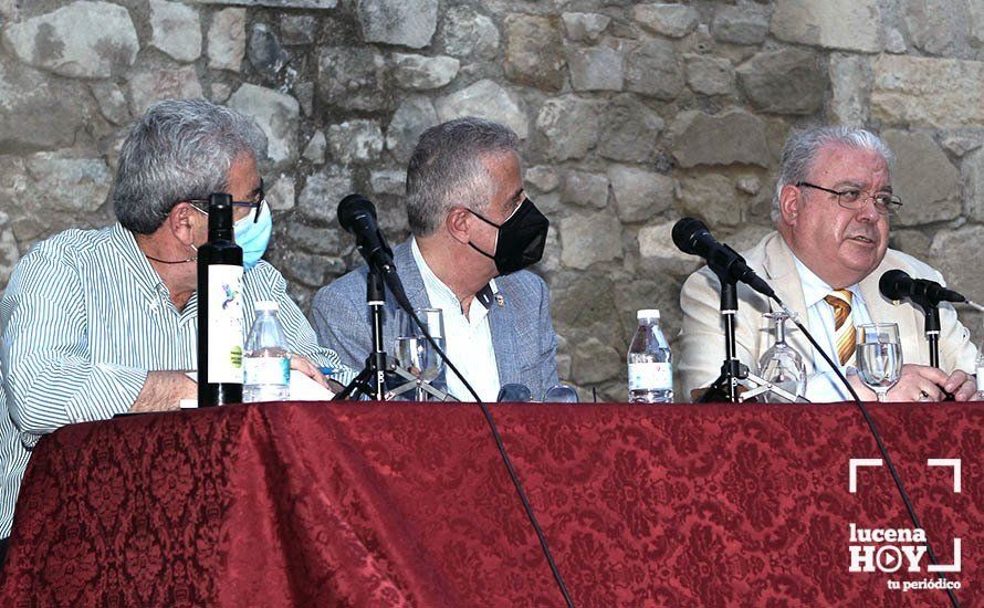 GALERÍA: Antonio Rivas aúna poesía y flamenco en la presentación en el Castillo de Lucena de su último poemario "Calle Huertas y Pabellones"