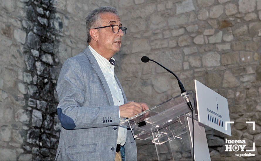 GALERÍA: Antonio Rivas aúna poesía y flamenco en la presentación en el Castillo de Lucena de su último poemario "Calle Huertas y Pabellones"