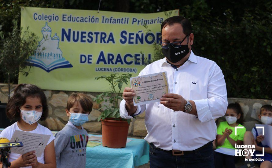 GALERÍA: "Al arbolito, desde chiquito": Los alumnos del Virgen de Araceli reciben de Mejorana diplomas por sus dibujos para la Vía Verde