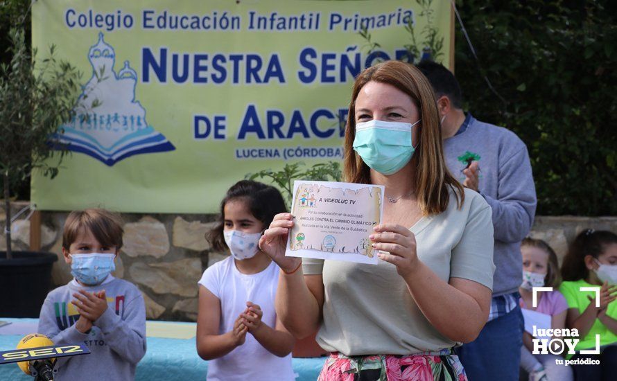 GALERÍA: "Al arbolito, desde chiquito": Los alumnos del Virgen de Araceli reciben de Mejorana diplomas por sus dibujos para la Vía Verde