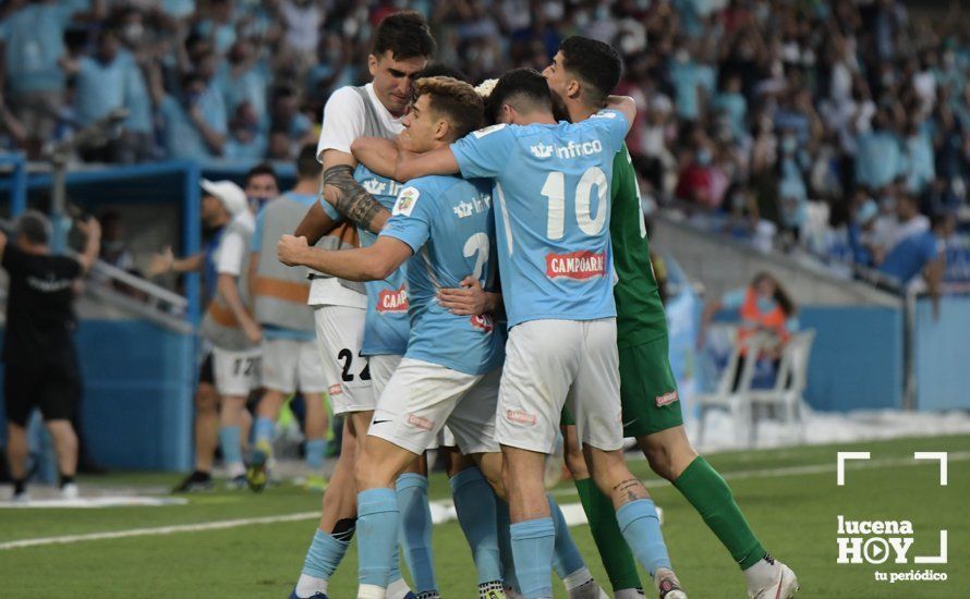 GALERÍA: El Ciudad de Lucena se queda otra vez con la cara amarga del fútbol tras caer en el último segundo ante el Ceuta (1-2). Las fotos de la grada, el partido y la desilusión