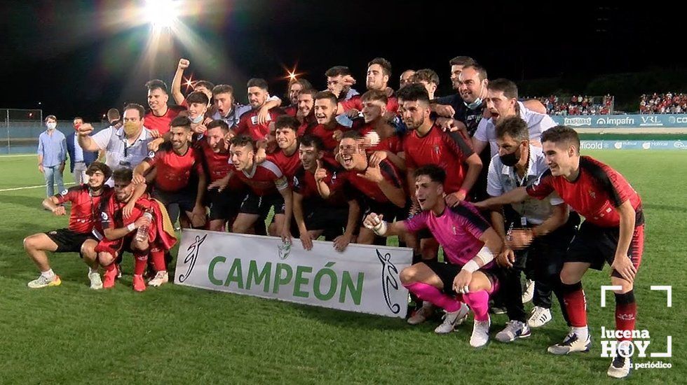  Los jugadores del Egabrense celebran el título 