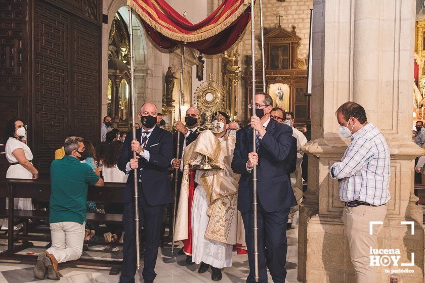 GALERÍA: Lucena celebra por segundo año un Corpus diferente, sin procesión en las calles, pero con niños de Primera Comunión en el templo de San Mateo