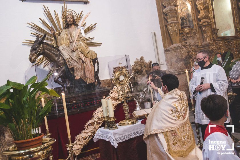 GALERÍA: Lucena celebra por segundo año un Corpus diferente, sin procesión en las calles, pero con niños de Primera Comunión en el templo de San Mateo