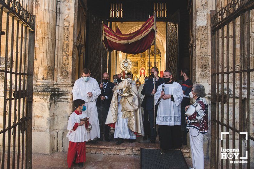 GALERÍA: Lucena celebra por segundo año un Corpus diferente, sin procesión en las calles, pero con niños de Primera Comunión en el templo de San Mateo