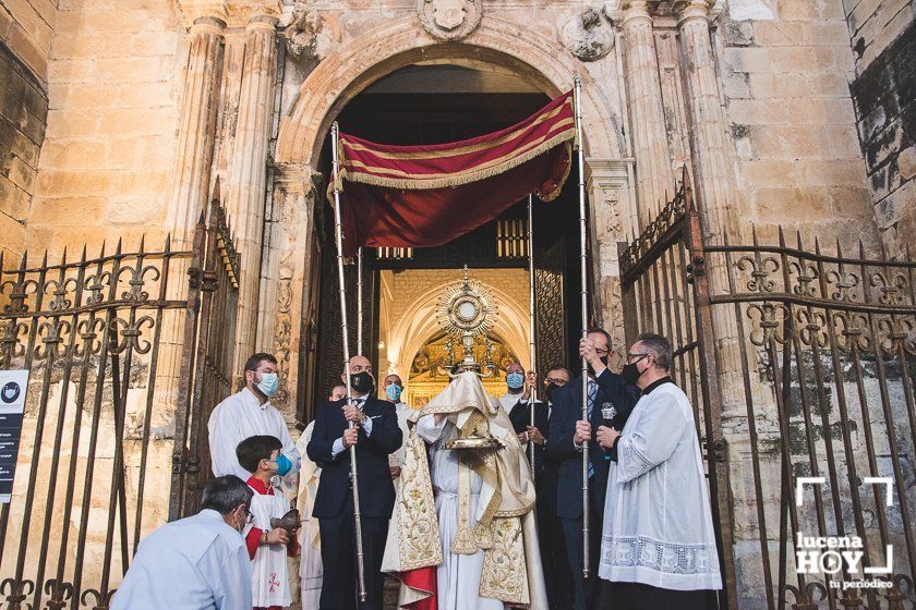 GALERÍA: Lucena celebra por segundo año un Corpus diferente, sin procesión en las calles, pero con niños de Primera Comunión en el templo de San Mateo