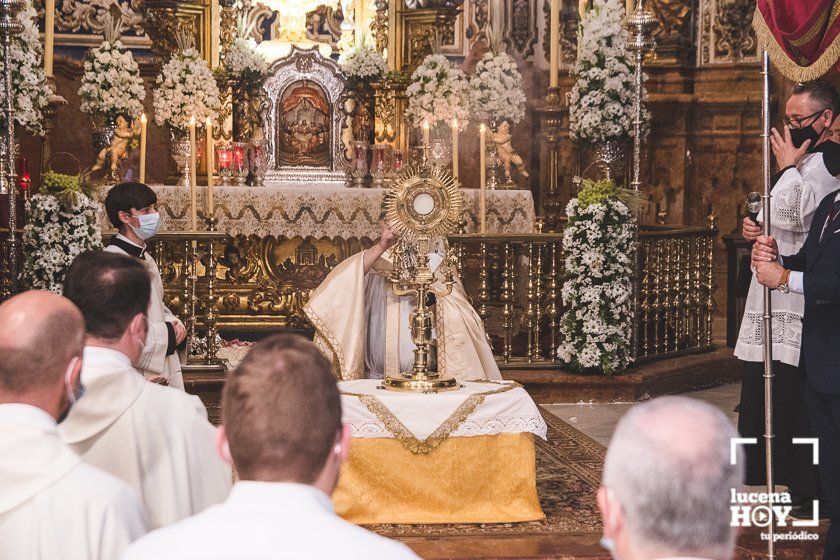 GALERÍA: Lucena celebra por segundo año un Corpus diferente, sin procesión en las calles, pero con niños de Primera Comunión en el templo de San Mateo