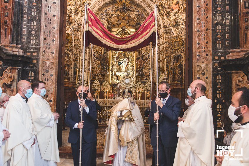 GALERÍA: Lucena celebra por segundo año un Corpus diferente, sin procesión en las calles, pero con niños de Primera Comunión en el templo de San Mateo