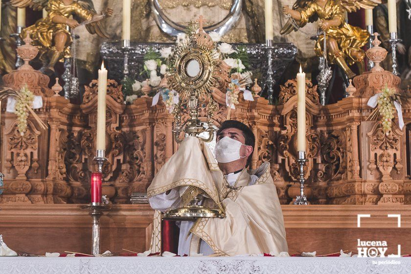 GALERÍA: Lucena celebra por segundo año un Corpus diferente, sin procesión en las calles, pero con niños de Primera Comunión en el templo de San Mateo