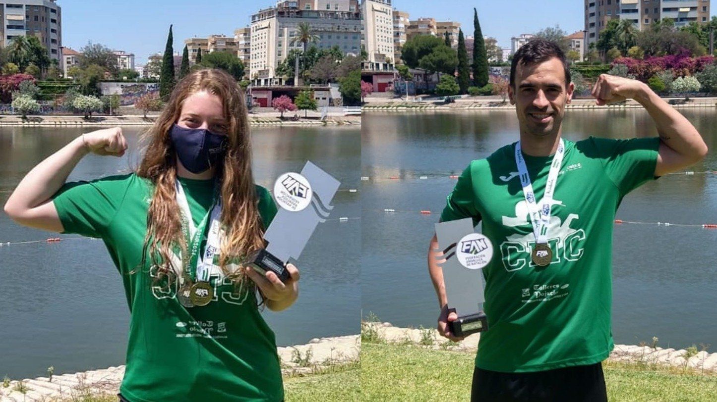  Elia Cuenca y Cristian Gómez muestran sus premios 