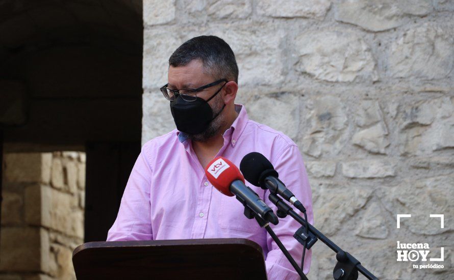 GALERÍA: De amor, mitología clásica y Gardel: El escritor lucentino Manuel Guerrero presentó ayer en el Castillo de Lucena sus tres últimos libros GALERÍA: De amor, mitología clásica y Gardel: El escritor lucentino Manuel Guerrero presentó ayer en el Castillo de Lucena sus tres últimos libros