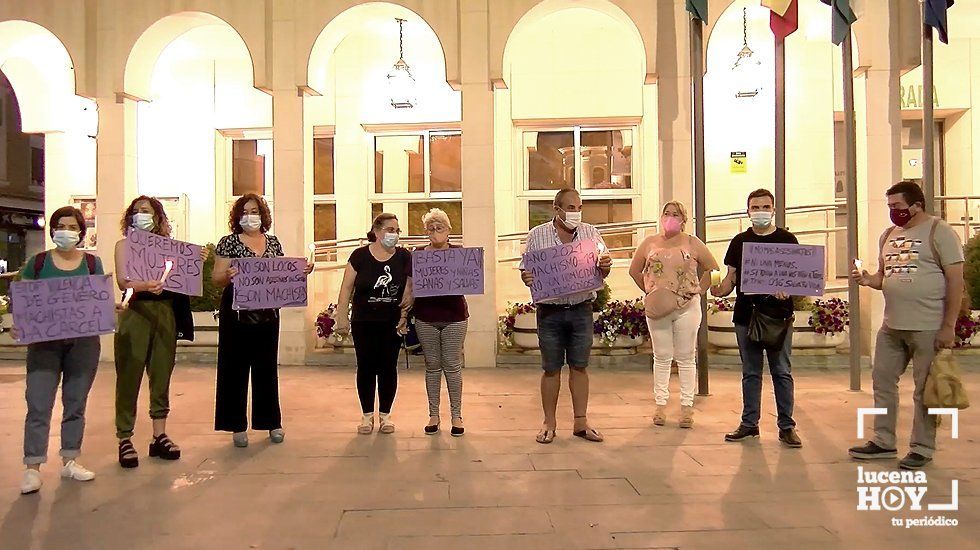  Asistentes a la concentración en la Plaza Nueva 